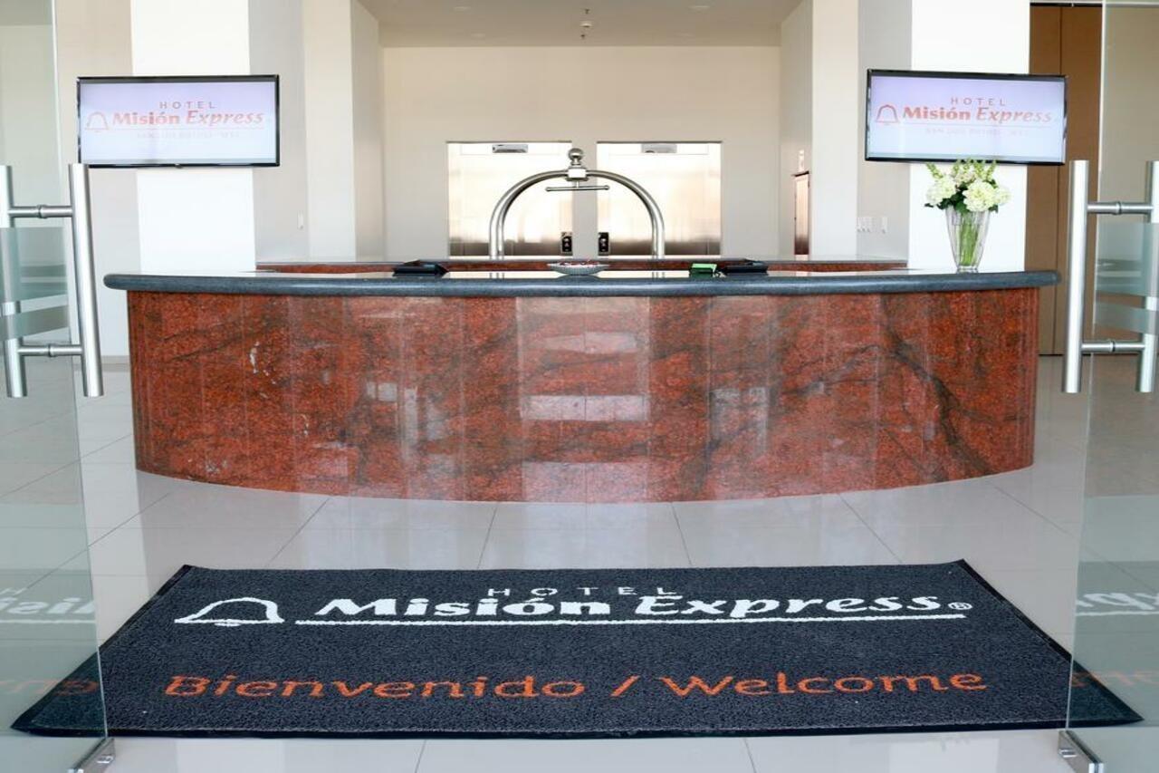 Mision Express San Juan Del Rio Hotel Exterior photo