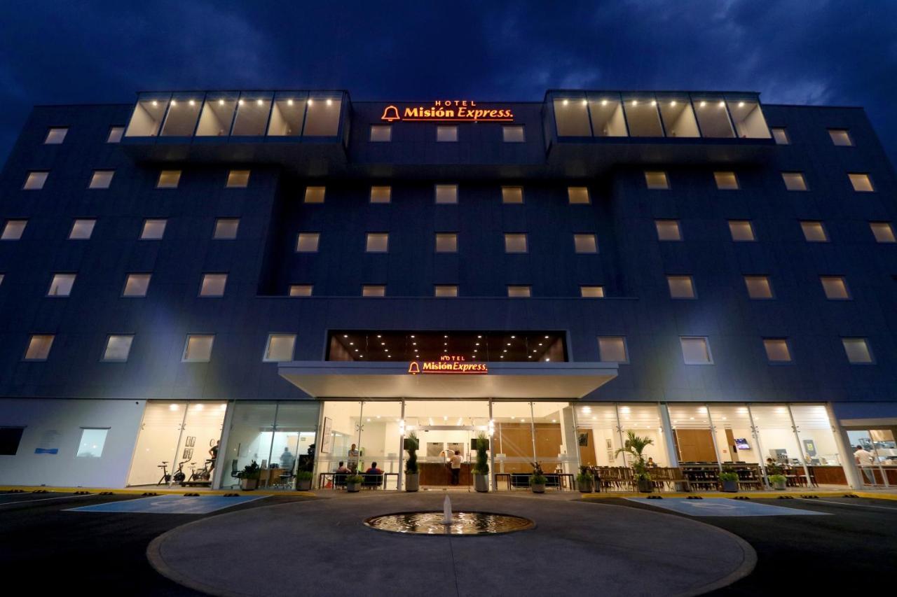 Mision Express San Juan Del Rio Hotel Exterior photo